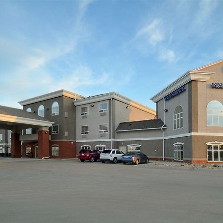 Hotel Ramada By Wyndham Weyburn Exteriér fotografie
