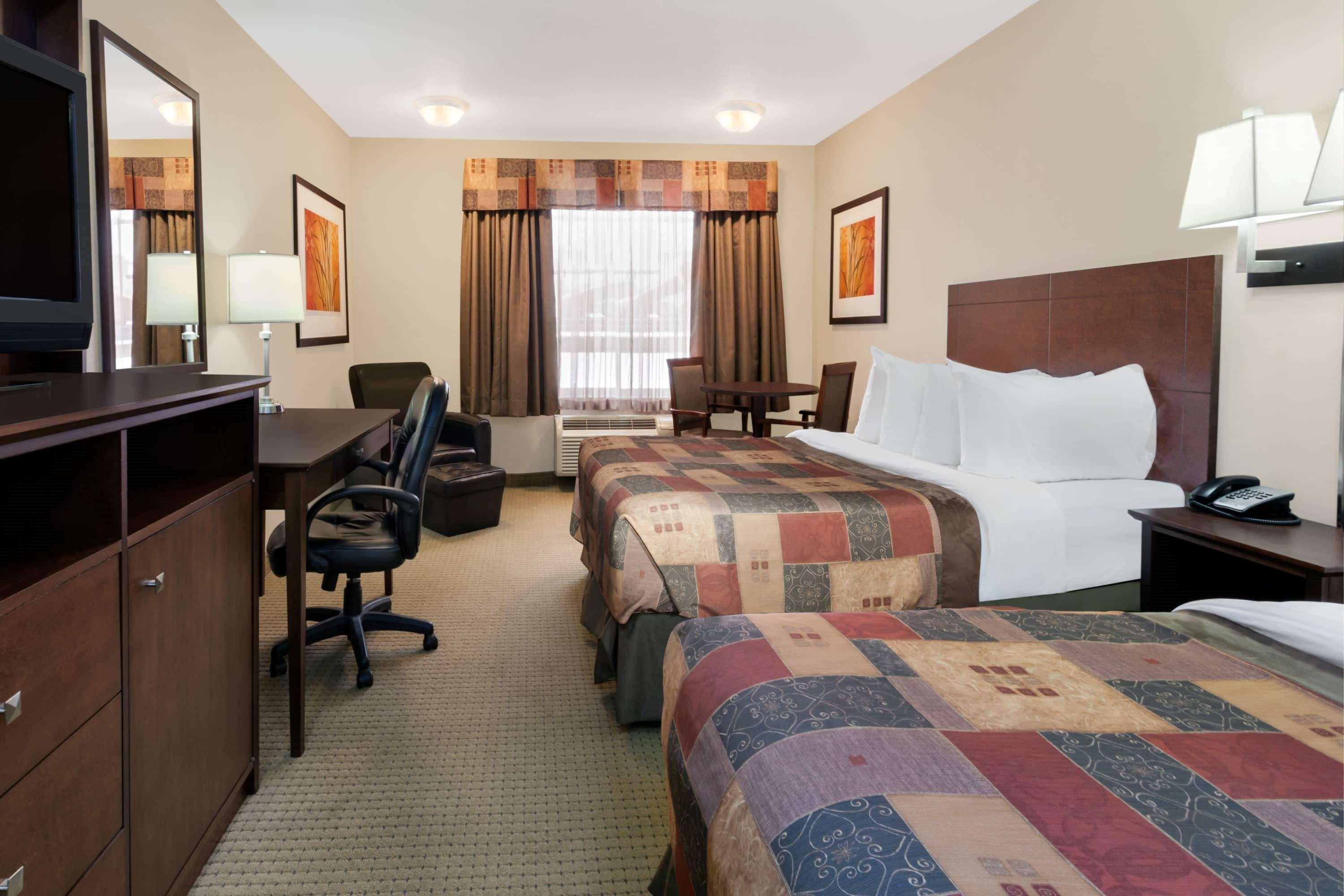 Hotel Ramada By Wyndham Weyburn Exteriér fotografie